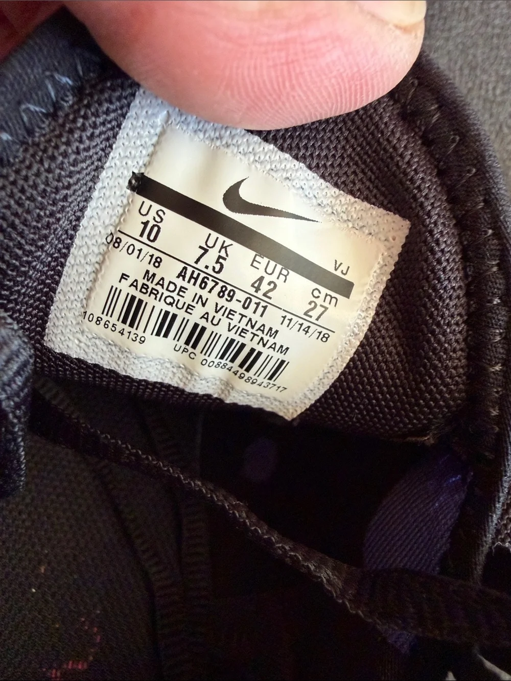 Nike-Air270 Sneakers in Black with Pink Accents